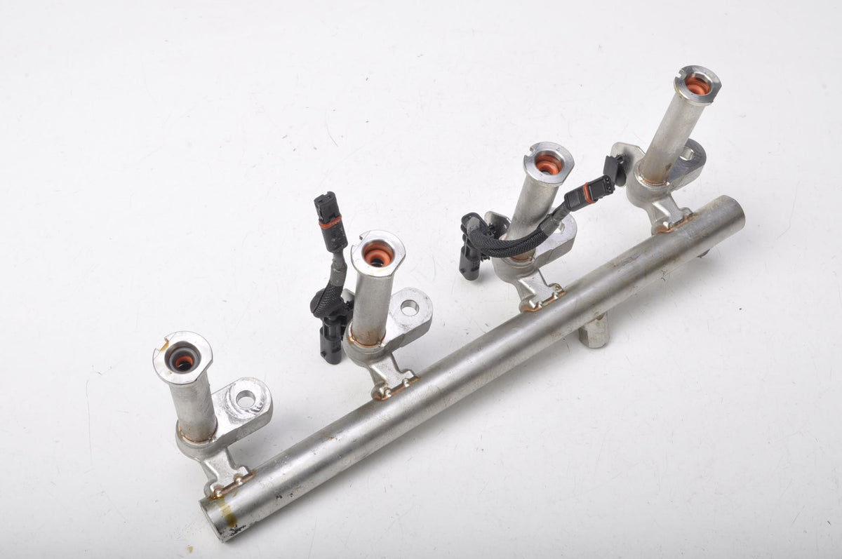 VOLVO V40 II 1.5 T3 INJECTION RAIL 31478555