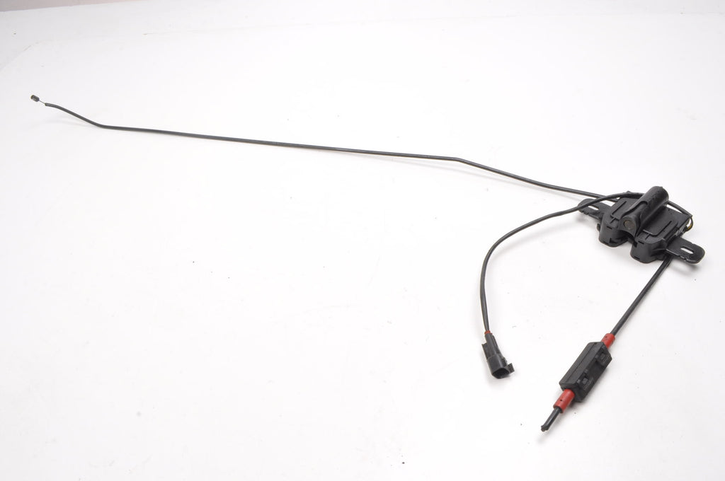 VOLVO V40 II MASK LOCK REPLACEMENT
