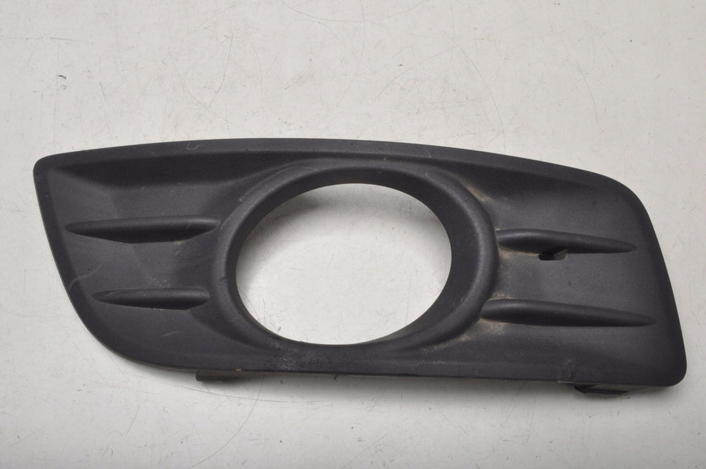 VOLVO V50 FRAME HALOGEN GRILLE RIGHT 31323408