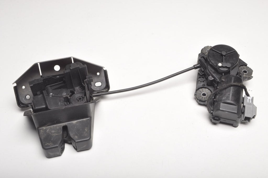 VOLVO V90 II TAILGATE LOCK PULL 31349975