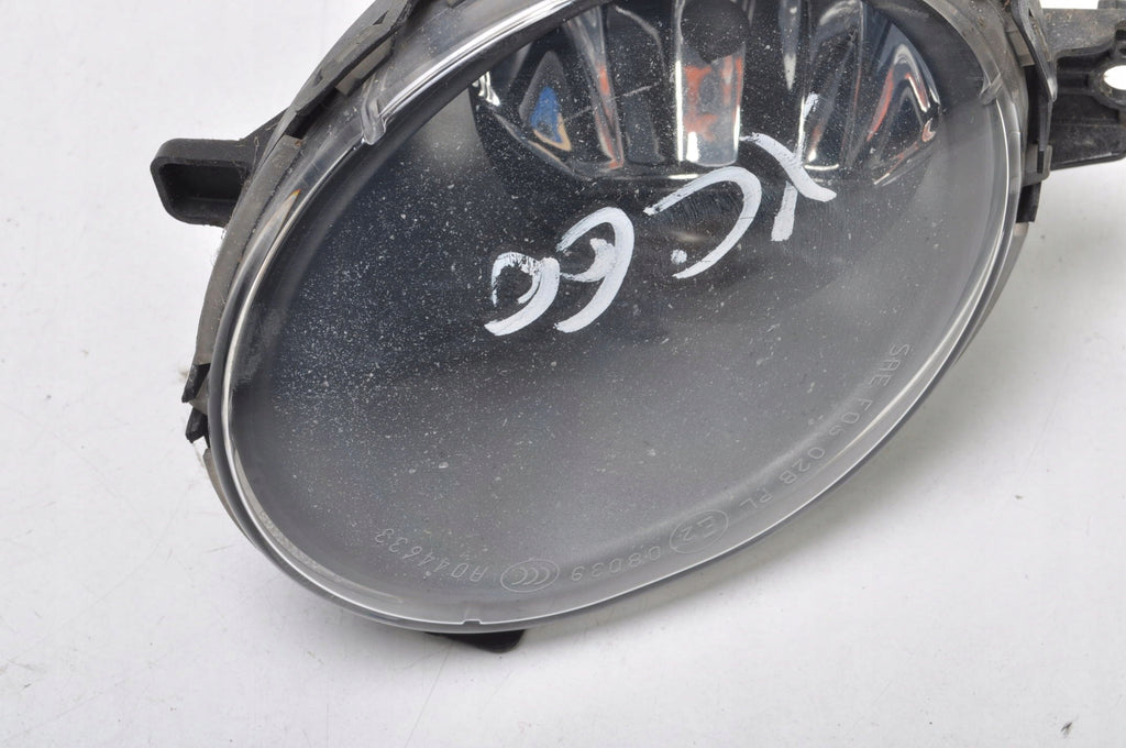 VOLVO XC60 AND HALOGEN RIGHT