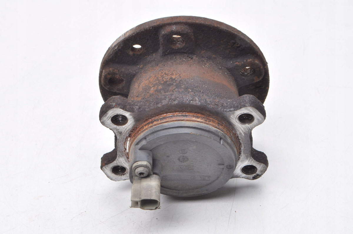 VOLVO XC60 AND REAR HUB RIGHT