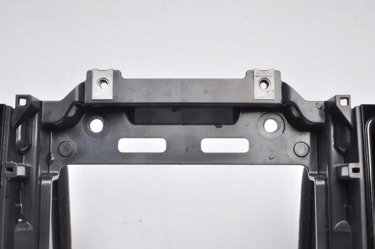 VOLVO XC60 II GRILLE RADIO FRAME 31417738