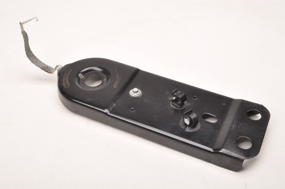 VOLVO XC60 II SLED MOUNT HOLDER REAR RIGHT 2024R