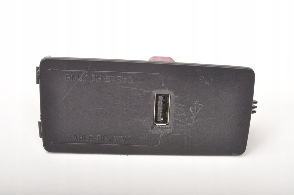 VOLVO XC60 II SOCKET PORT USB INPUT 31438295-AA