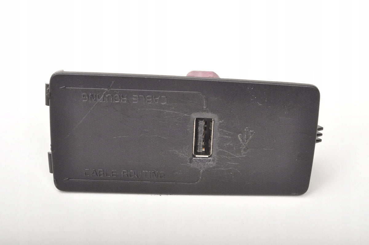 VOLVO XC60 II SOCKET PORT USB INPUT 31438295-AA