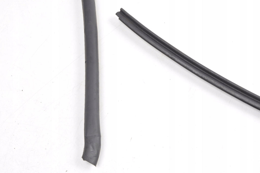VOLVO XC60 II THRESHOLD STRIP GASKET S1XMC RIGHT