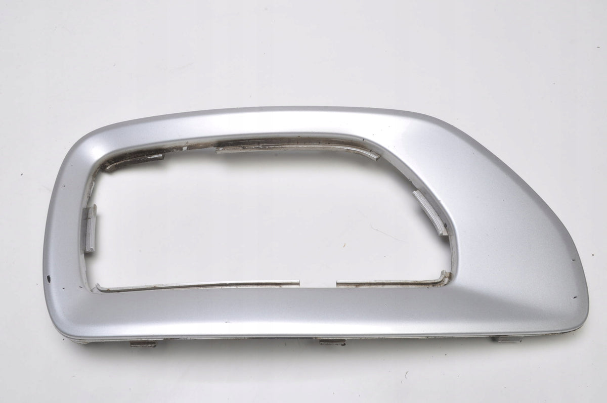 VOLVO XC70 II BUMPER GRILLE 30744506 LEFT