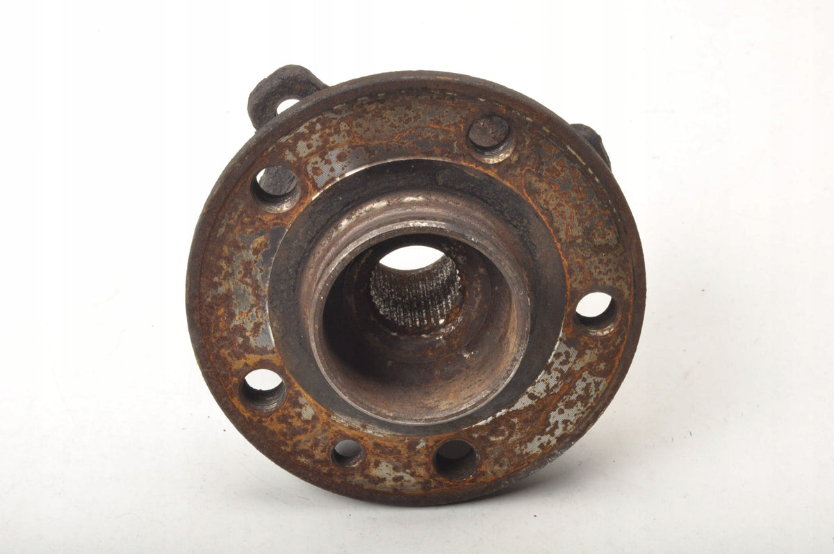 VOLVO XC70 II REAR HUB LEFT