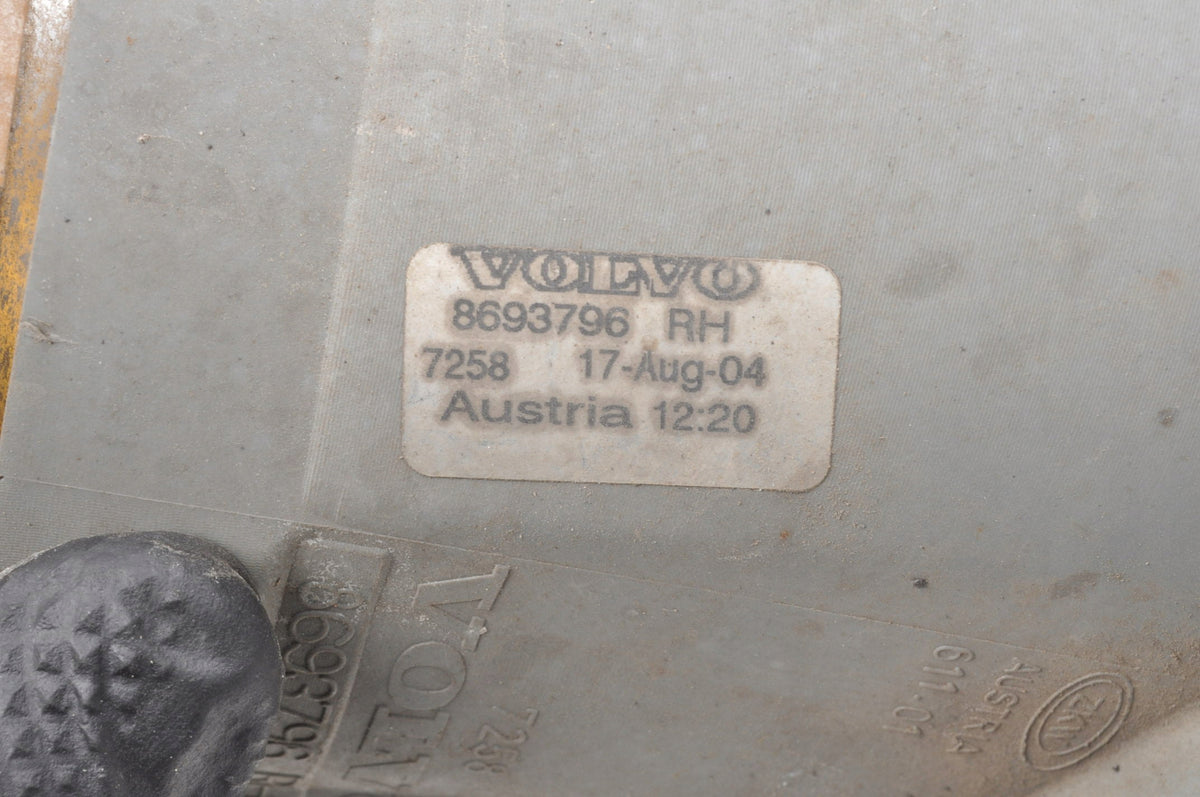 VOLVO XC90 HALOGEN RIGHT 8693796
