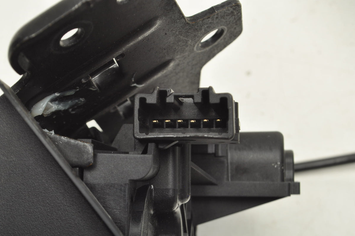 VOLVO XC90 II 2026R TAILGATE LOCK 32460236