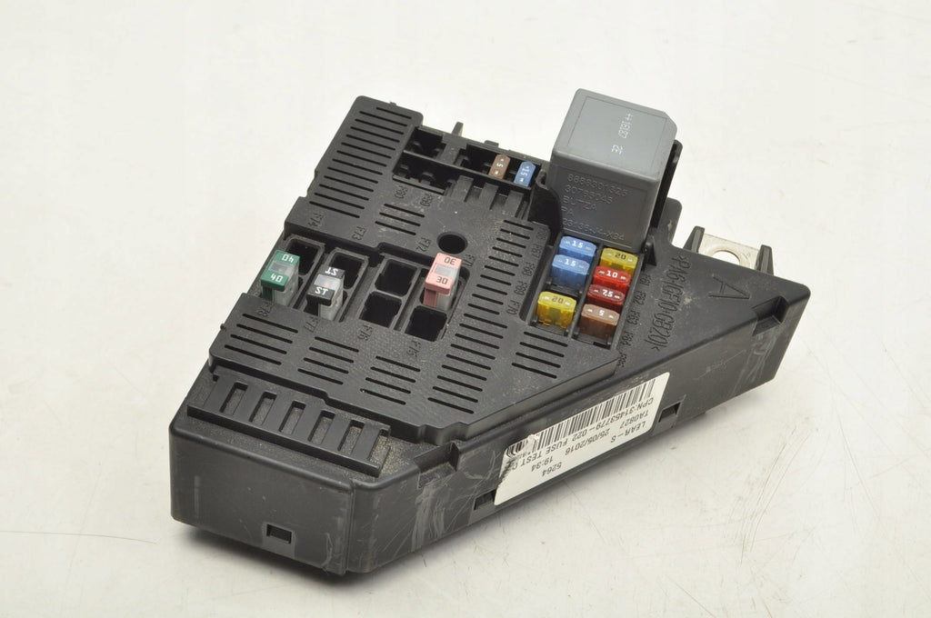VOLVO XC90 II FUSE BOX 31453779
