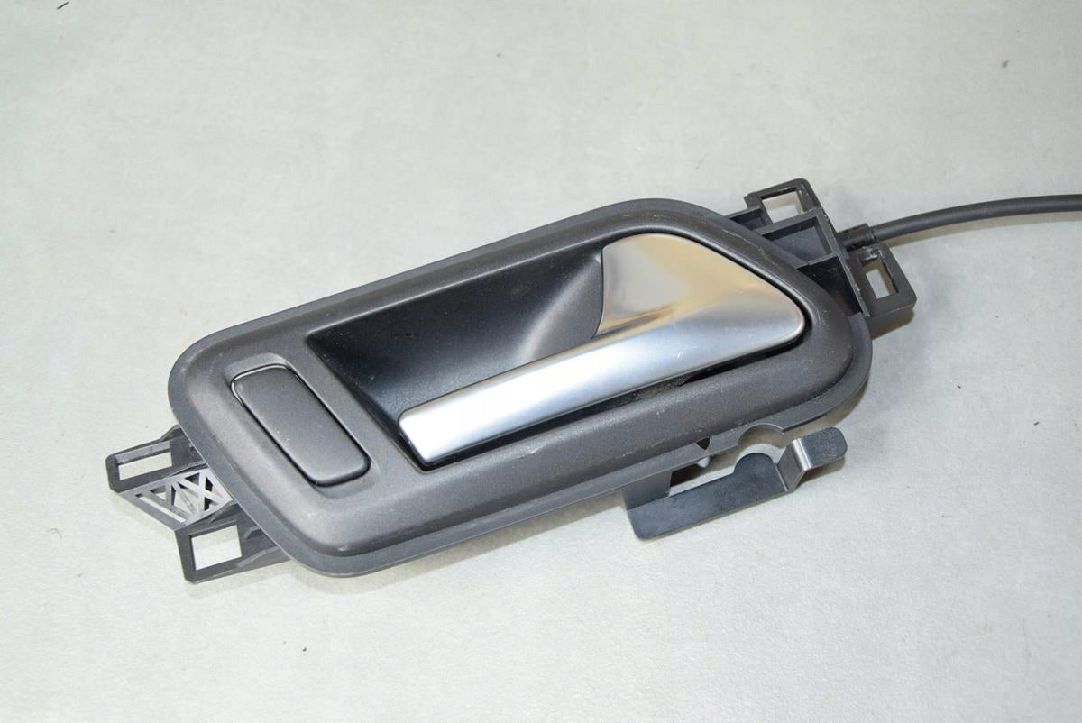 VW AMAROK INTERIOR DOOR HANDLE RIGHT FRONT 2H0837114D