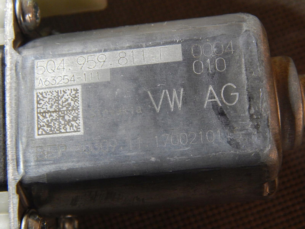 VW GOLF VII WINDSHIELD MOTOR LEFT REAR 5Q4959811F