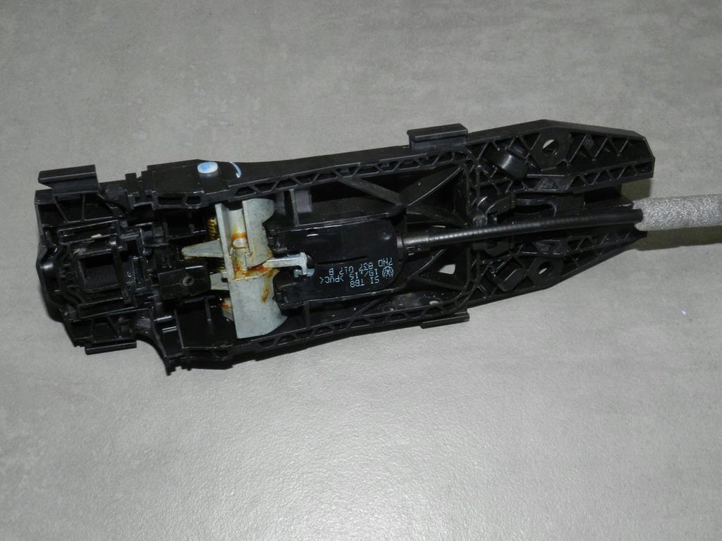 VW JETTA 5C HANDLE RIGHT REAR LD7X