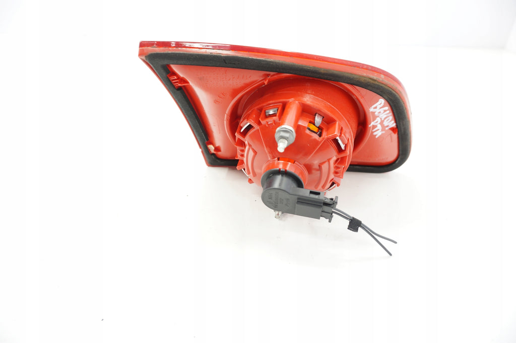 VW PASSAT B6 STATION WAGON LAMP RIGHT REAR IN FLAP
