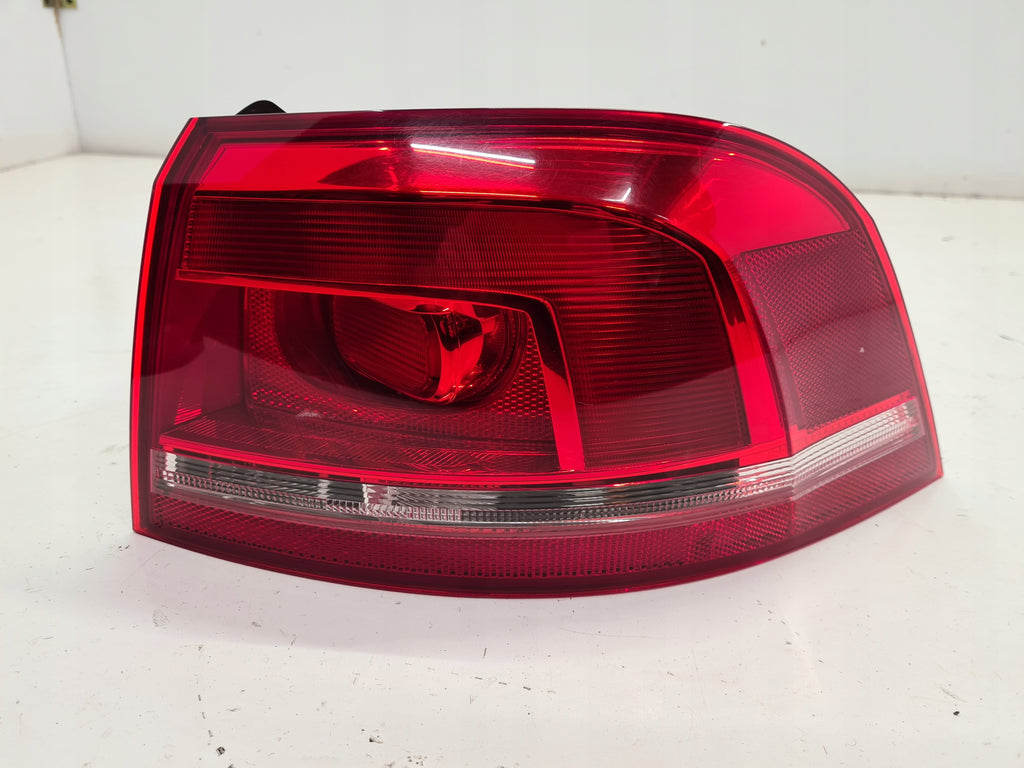 VW PASSAT B7 STATION WAGON LAMP RIGHT REAR 3AF945096E