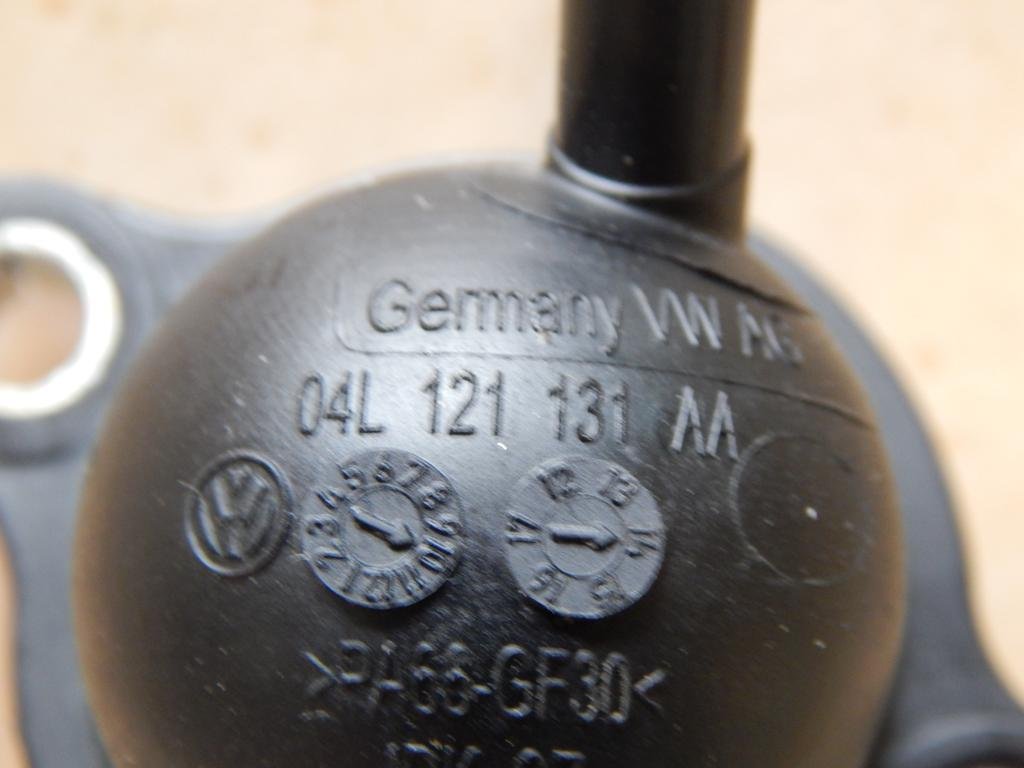 VW PASSAT B8 2.0 TDI WATER CONNECTOR 04L121131AA
