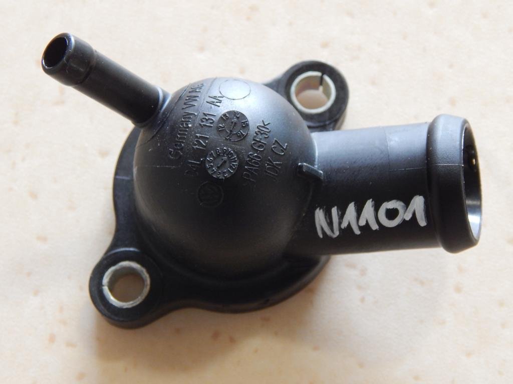 VW PASSAT B8 2.0 TDI WATER CONNECTOR 04L121131AA