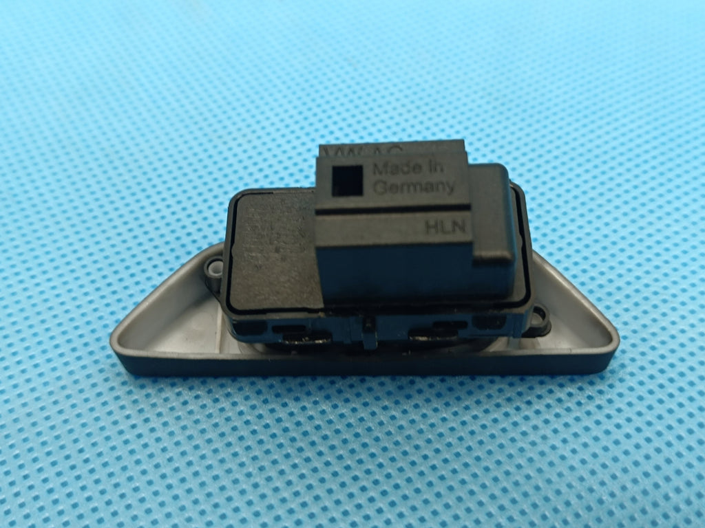 VW PASSAT B9 VARIANT 2.0 TDI 2024 R CENTRAL LOCK SWITCH 571962125