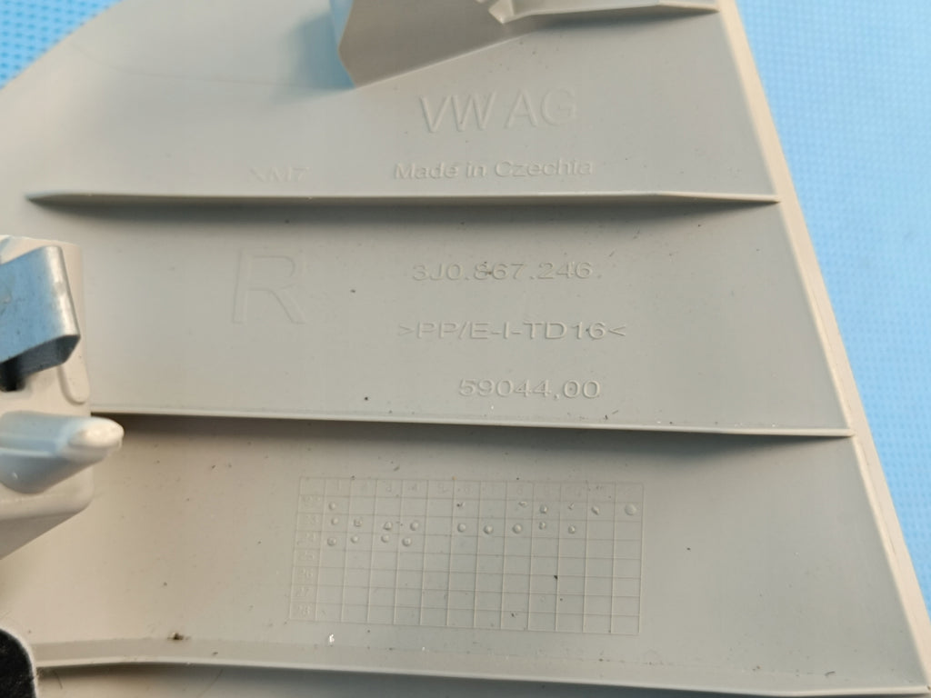 VW PASSAT B9 VARIANT 2024 R POST COVER D RIGHT 3J0867246 TS4