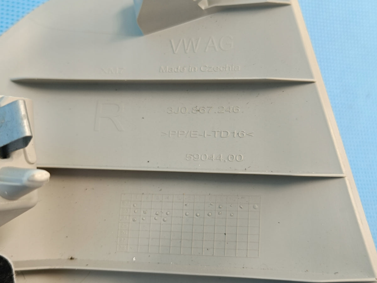 VW PASSAT B9 VARIANT 2024 R POST COVER D RIGHT 3J0867246 TS4