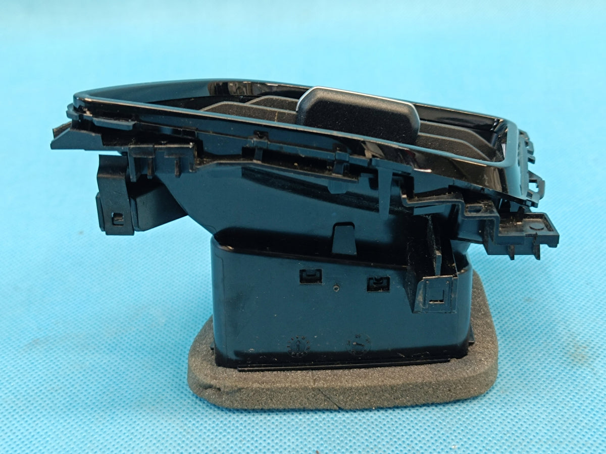 VW T-ROC LIFT 1.5 TSI 110KW 2025 R CONSOLE AIR VENT 2GA819703J