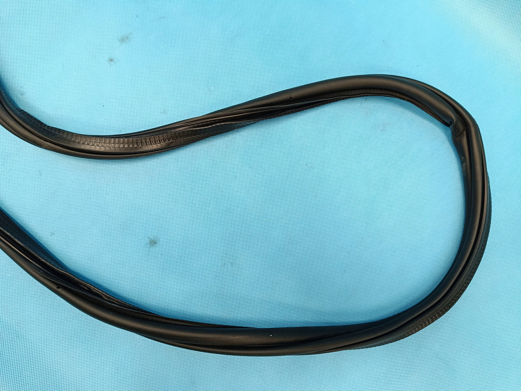 VW T-ROC LIFT 1.5 TSI 110KW 2025 R DOOR SEAL RIGHT REAR 2GA867914B
