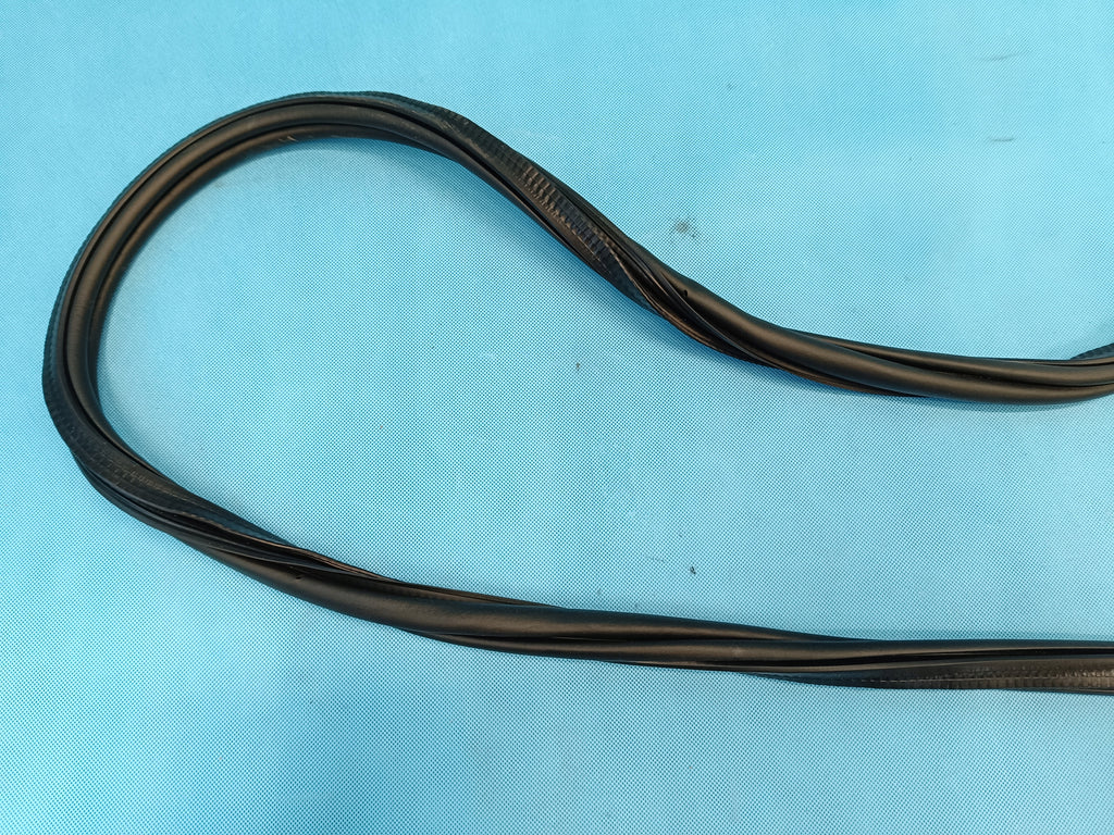 VW T-ROC LIFT 1.5 TSI 110KW 2025 R DOOR SEAL RIGHT REAR 2GA867914B