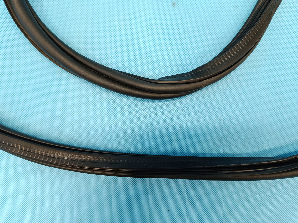 VW T-ROC LIFT 1.5 TSI 110KW 2025 R DOOR SEAL RIGHT REAR 2GA867914B