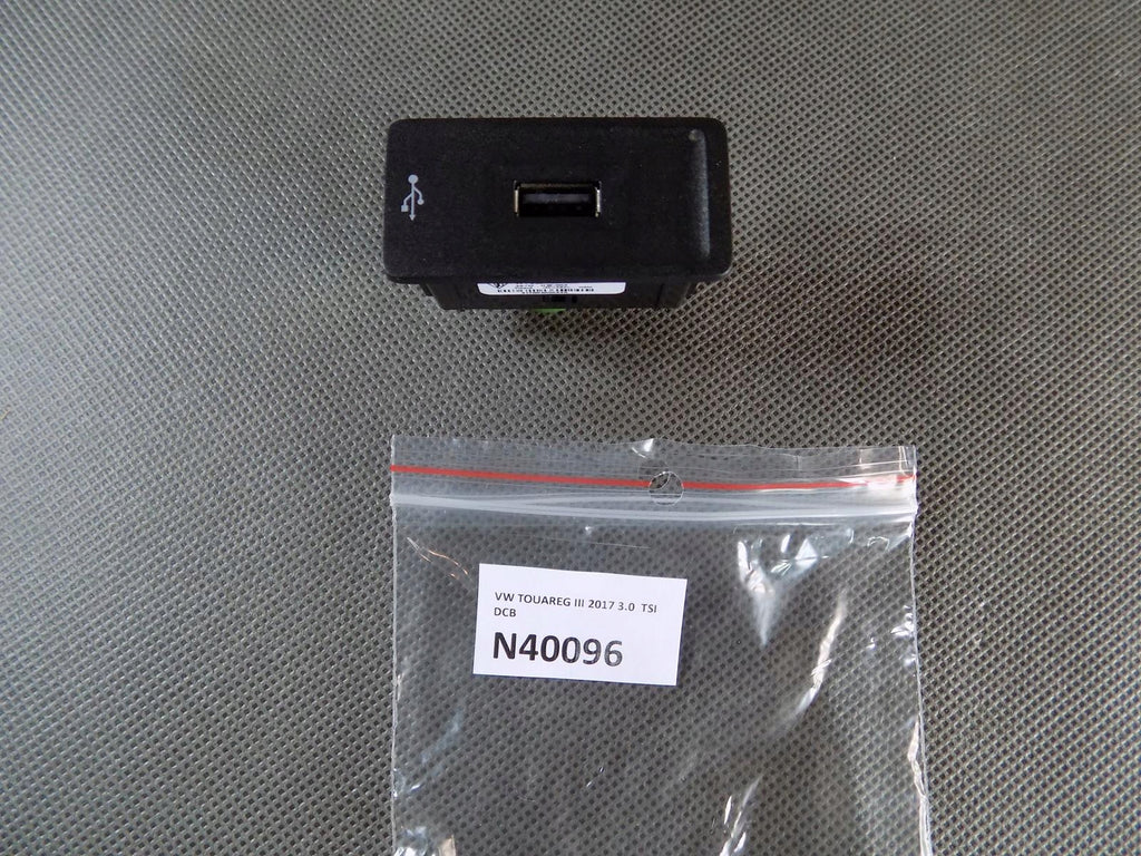 VW TOUAREG III SOCKET USB PORT 9P1035222B