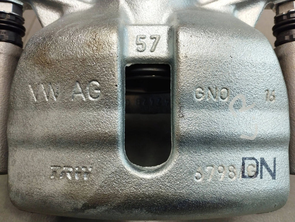 VW Tiguan II CLAMP LEFT FRONT 3Q0105N