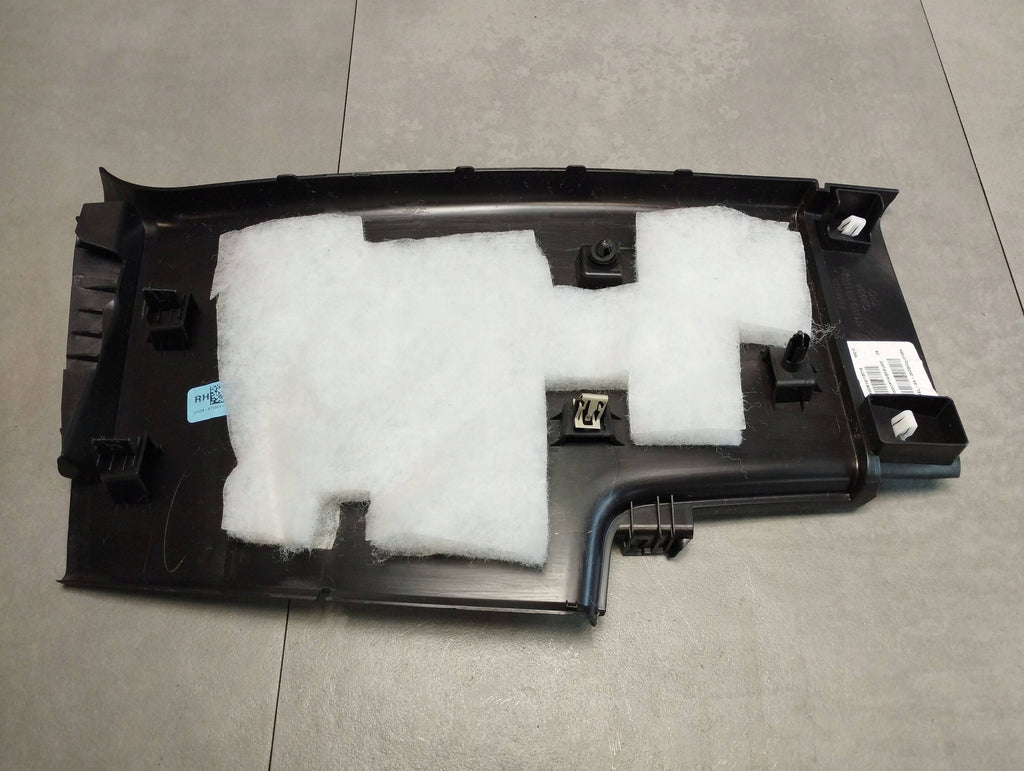 Volkswagen Amarok II POST COVER RIGHT N1WBE31002A
