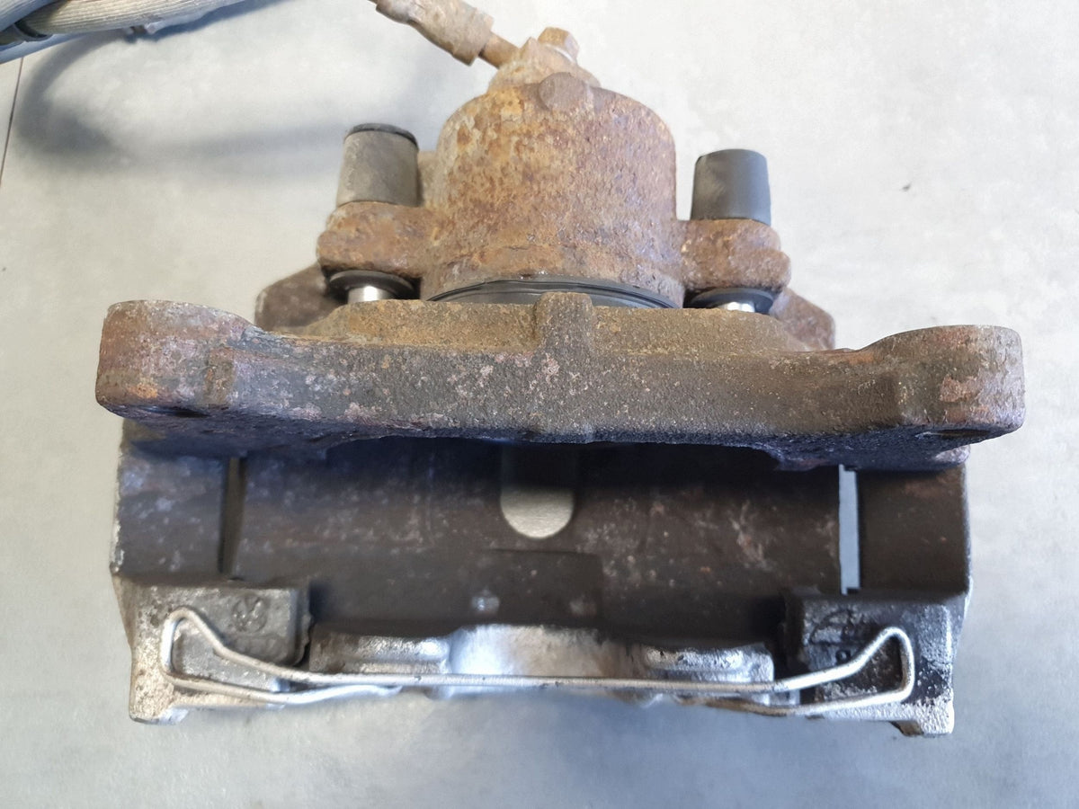 Volkswagen PASSAT CC Brake caliper left front yoke 1K0615123E