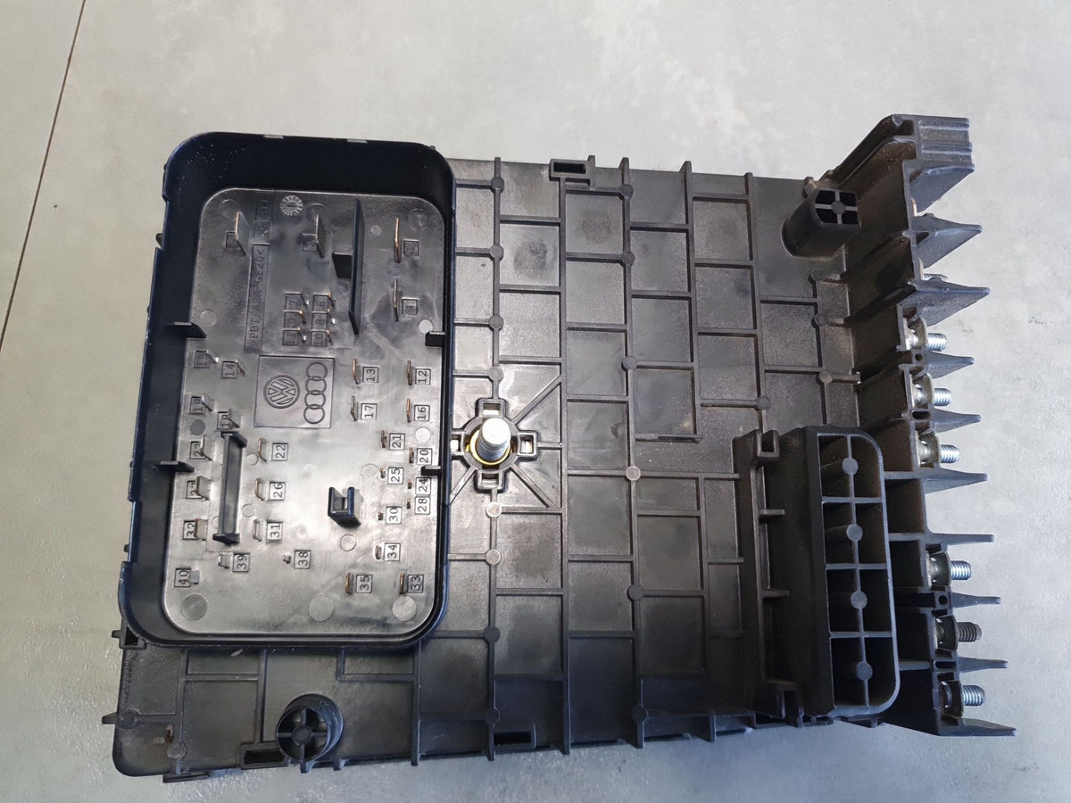 Volkswagen PASSAT CC Fuse box 3C0937125A