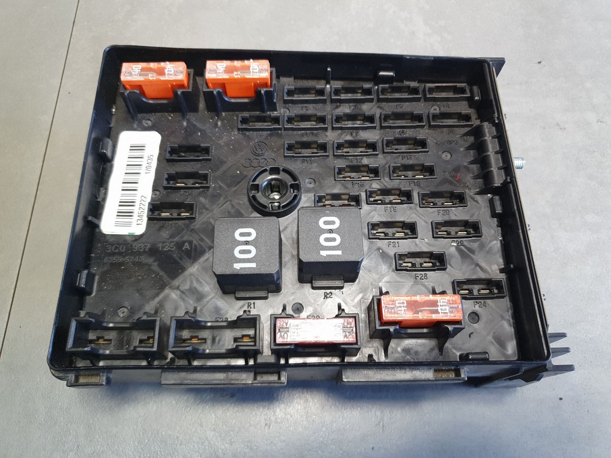 Volkswagen PASSAT CC Fuse box 3C0937125A